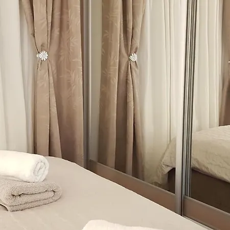 Arina Apartment *